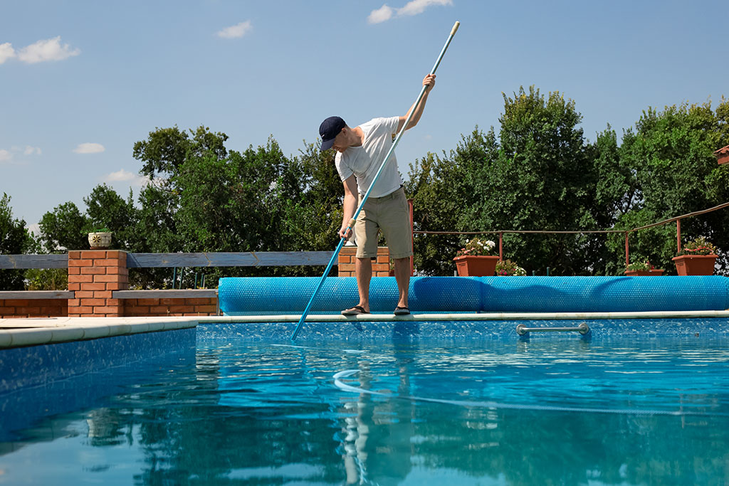 Dallas County pool cleaning service in progress